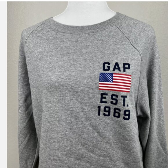 Gap - Logo Raw Edge Vintage Crewneck Sweatshirt 688273 | Medium | Heathered Gray - Picture 4 of 16